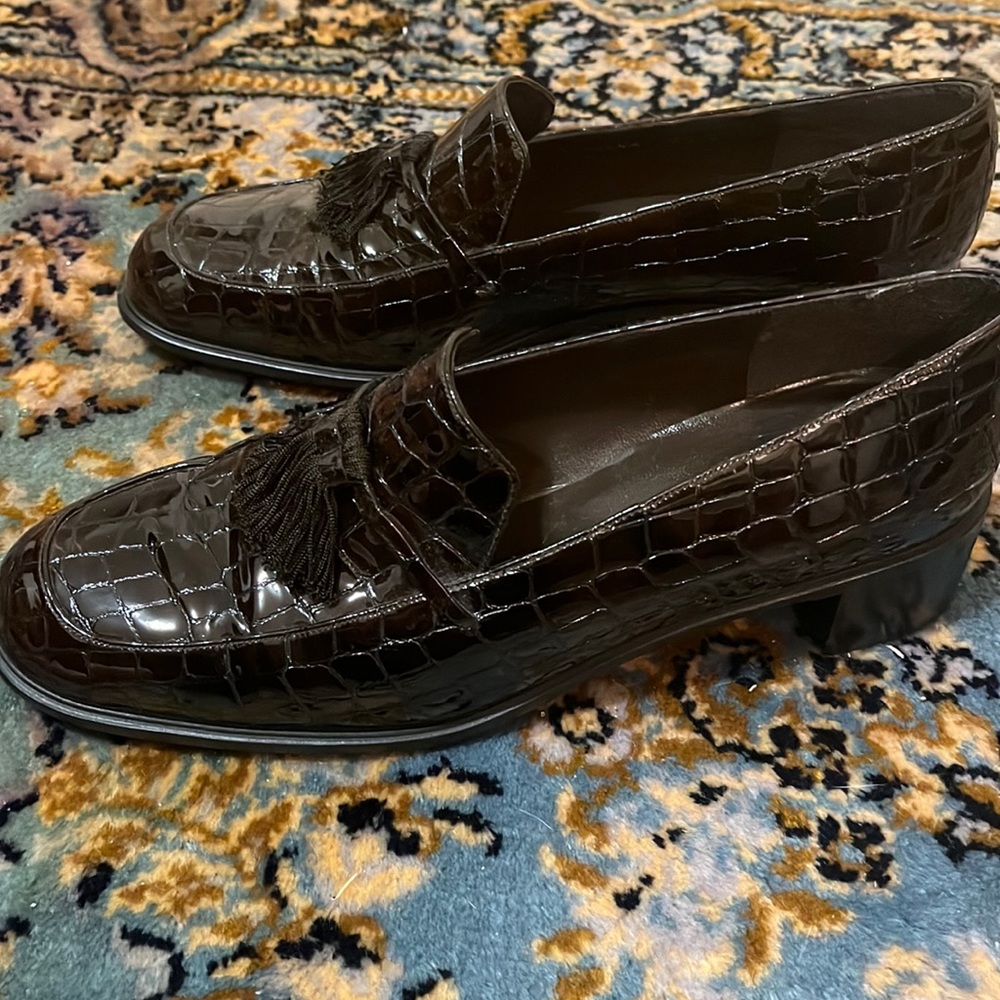 Stuart Weitzman Crocodile Patent Brown Leather loafers with Tassels.